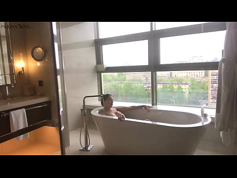 ❤️ Ogromna bejba strastno drka svojo pičko v kopalnici ️❌ Super seks na sl.vegasservice.ru ❌❤