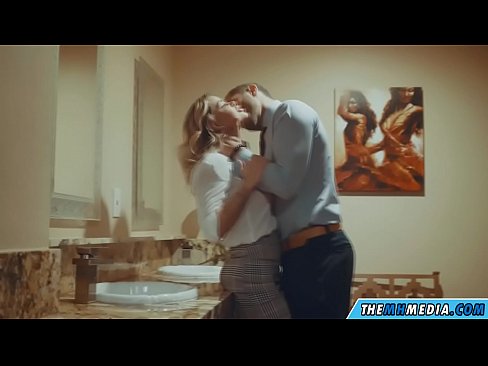 ❤️ Ko vas prsata blondinka zapelje na javnem stranišču ️❌ Super seks na sl.vegasservice.ru ❌❤